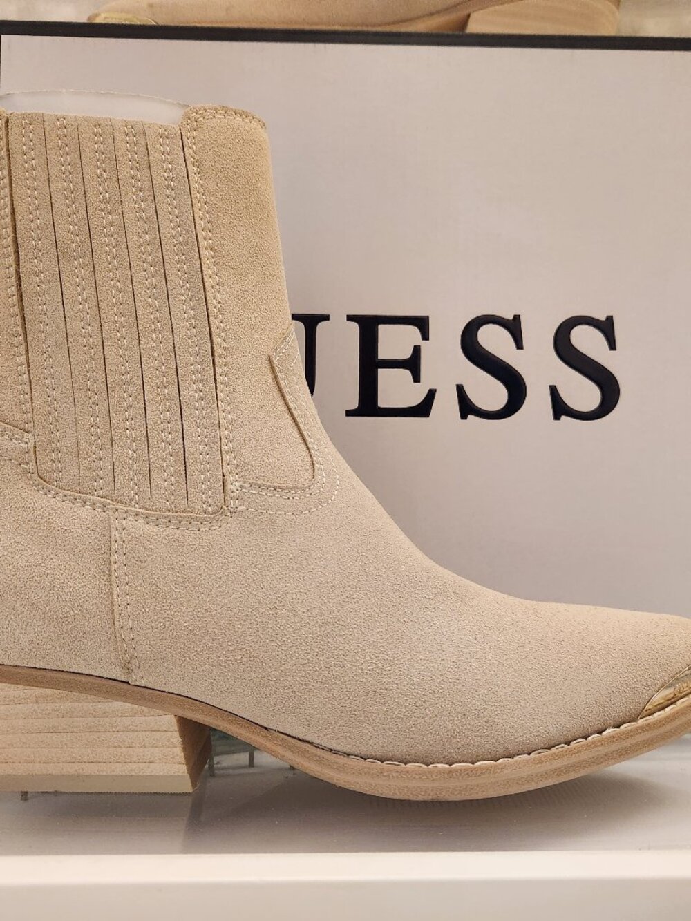 GUESS Lanna3 Light Natural Suede Leather Western Booties. NIB. Size 5